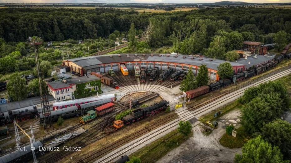 Wagony Sypialne W Muzeum Kolejnictwa Jaworzyna Slaska Exterior foto