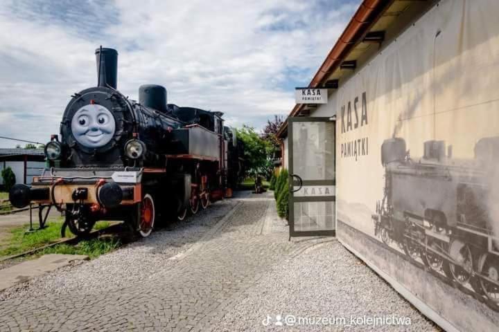Wagony Sypialne W Muzeum Kolejnictwa Jaworzyna Slaska Exterior foto