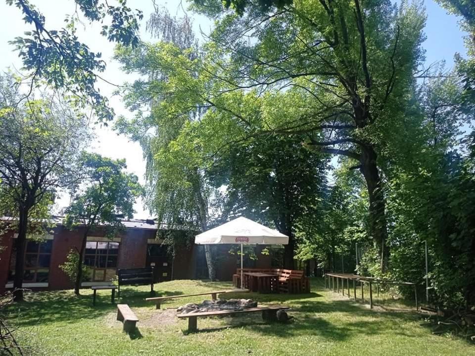 Wagony Sypialne W Muzeum Kolejnictwa Jaworzyna Slaska Exterior foto